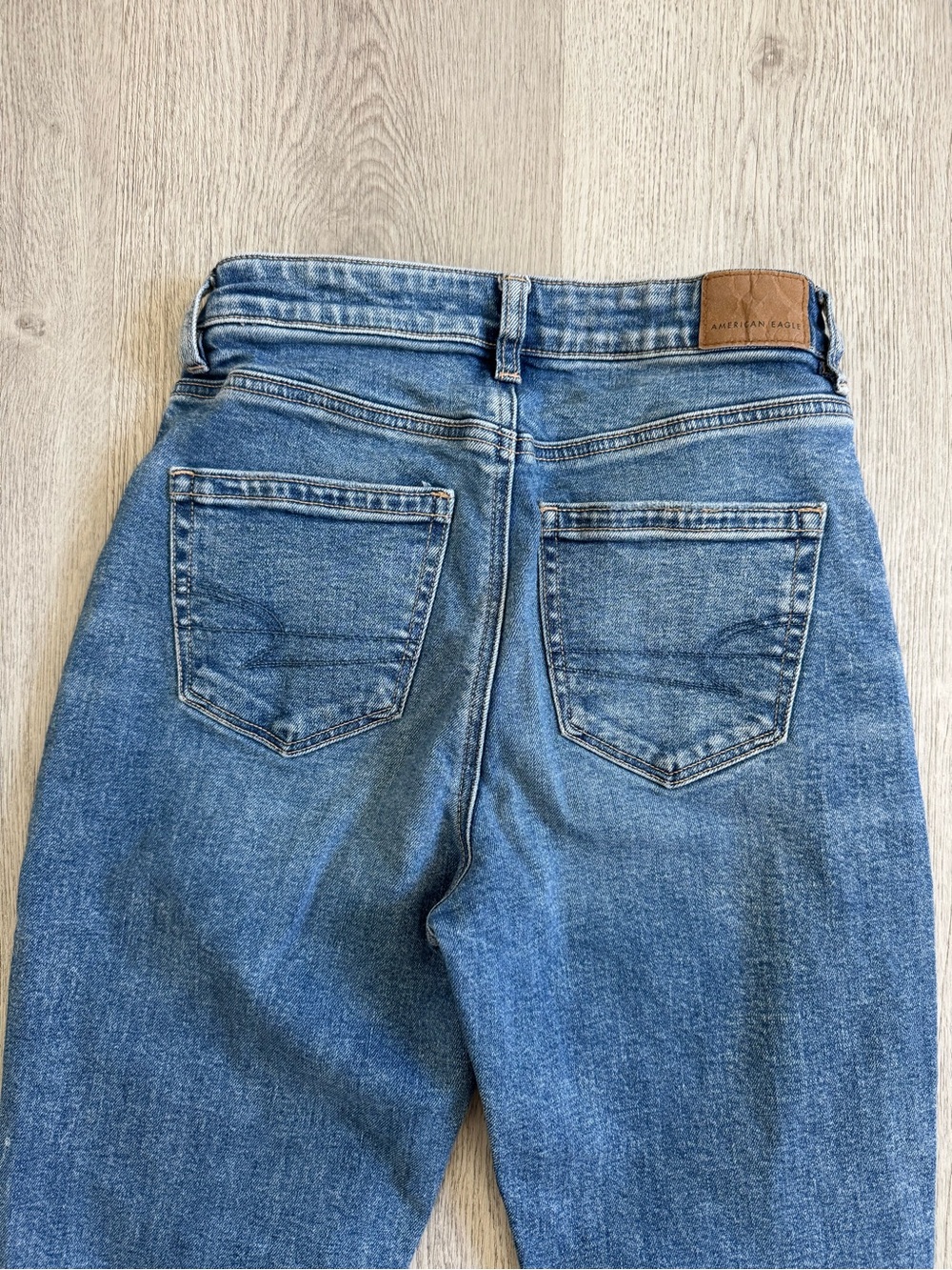 American Eagle Outfitters Distressed Medium Blue High-Rise Mom Jeans - Picture 8 of 8